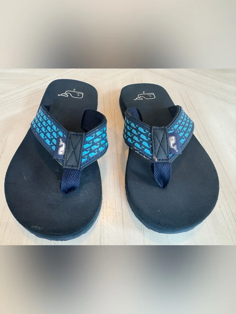 Vineyard Vines Boys’ Whale Flip Flops Sandals Blue Black - Size 2